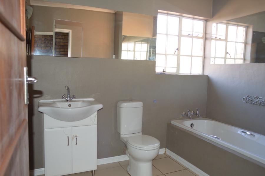 5 Bedroom Property for Sale in Flamwood North West